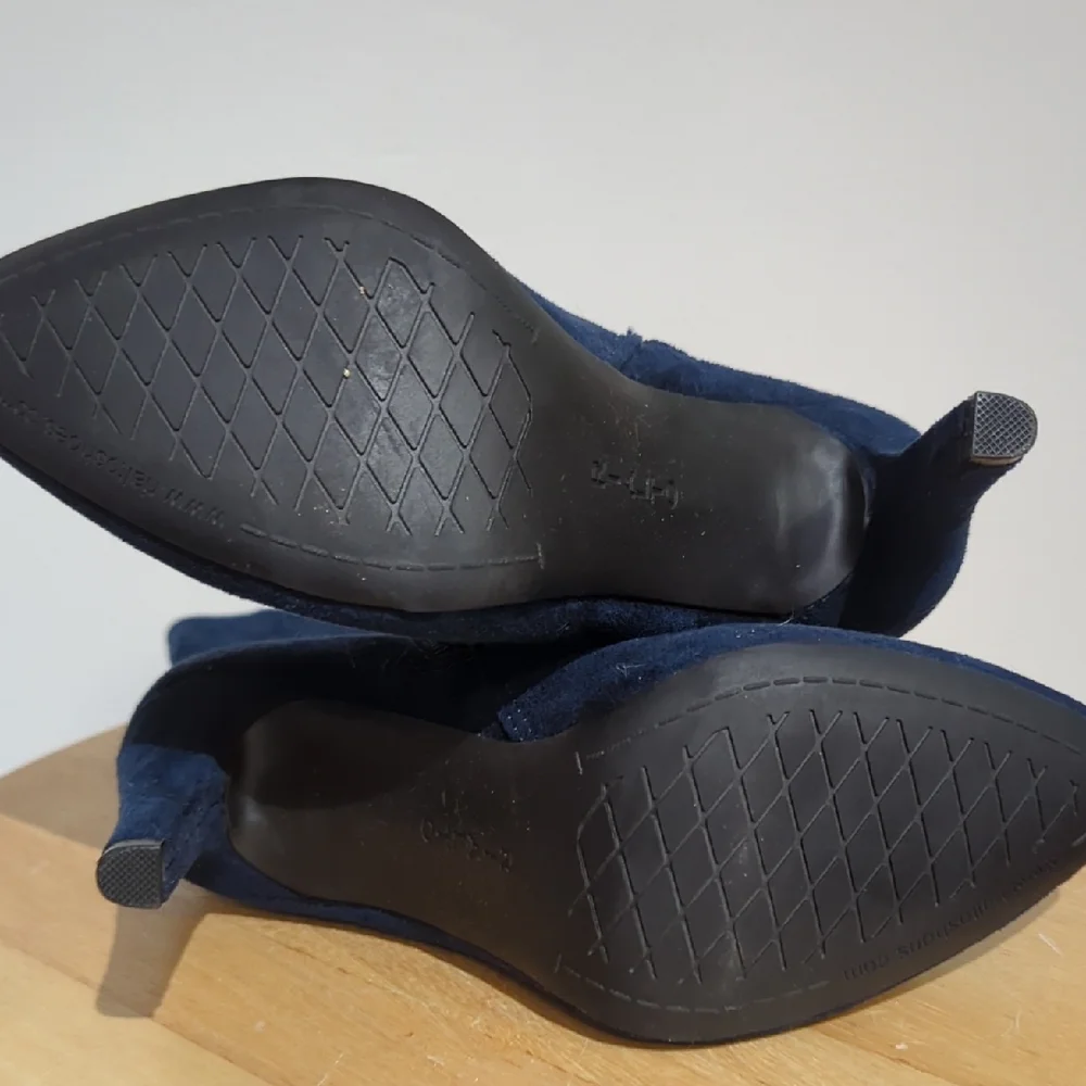Riakto Navy Blue Buttoned Heeled Boots - Picture 3 of 6